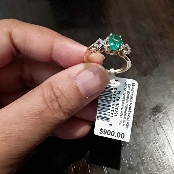 gold emerald ring - Picture 2 of 3